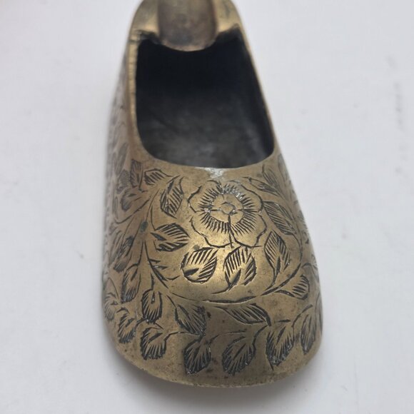 Vintage 1970s Brass Slipper Shoe Ashtrays Etched Brass Made in India MCM - Picture 8 of 16